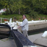 Hanham Lock - closing the paddles