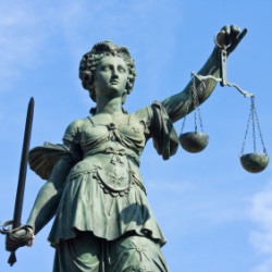 rechter-vrouwe-justitia_cropped